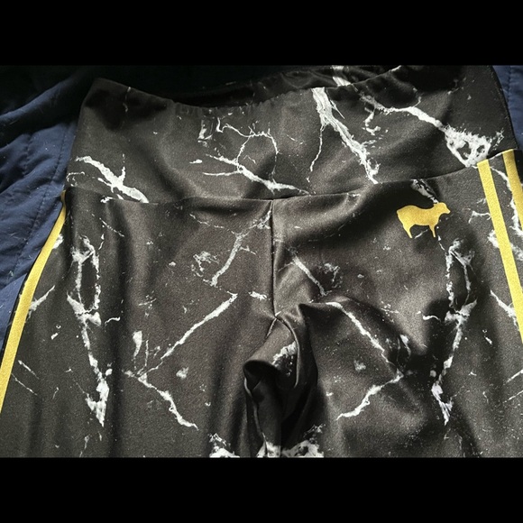 Goldsheep Leggings. Black Marble with gold stripes - Picture 6 of 6